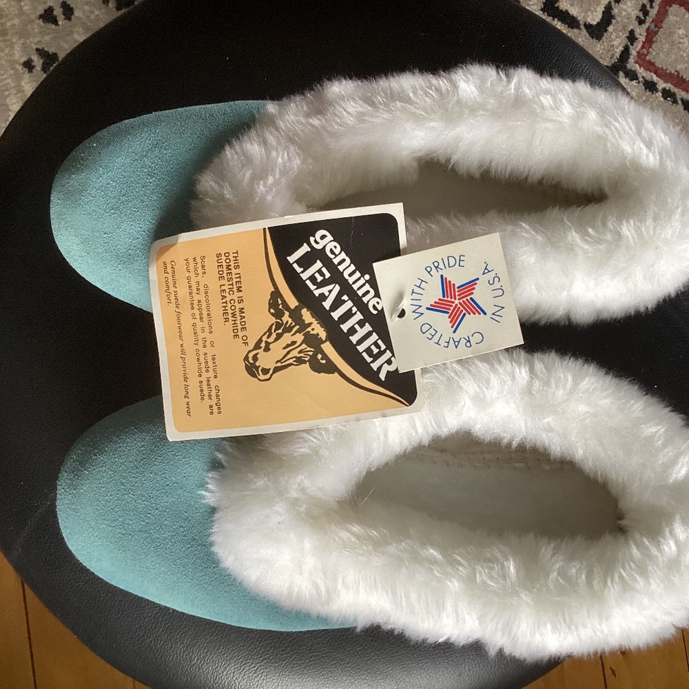 VINTAGE NEW WITH TAGS LIGHT BLUE SUEDE SLIPPERS MADE IN USA SIZE 7?